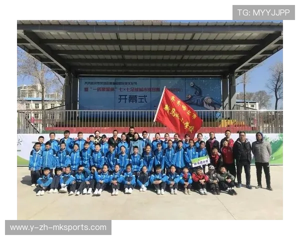 “足球运动走出校园，融入社区文化”，校园足球文化活动征文800字