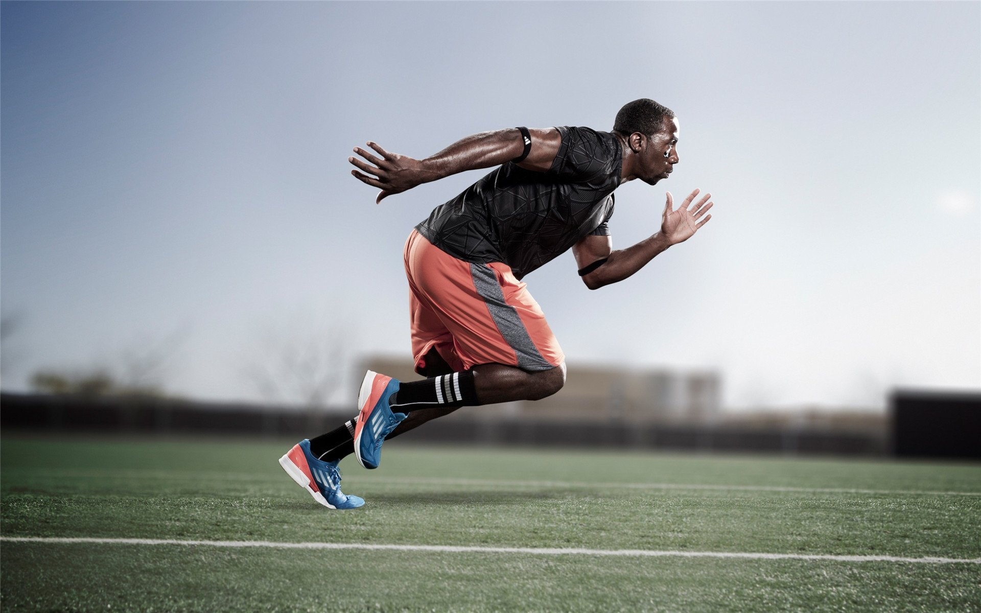 “安赫尔·巴尔博萨的防守与进攻兼备，成为美洲狮队的攻防兼具核心”