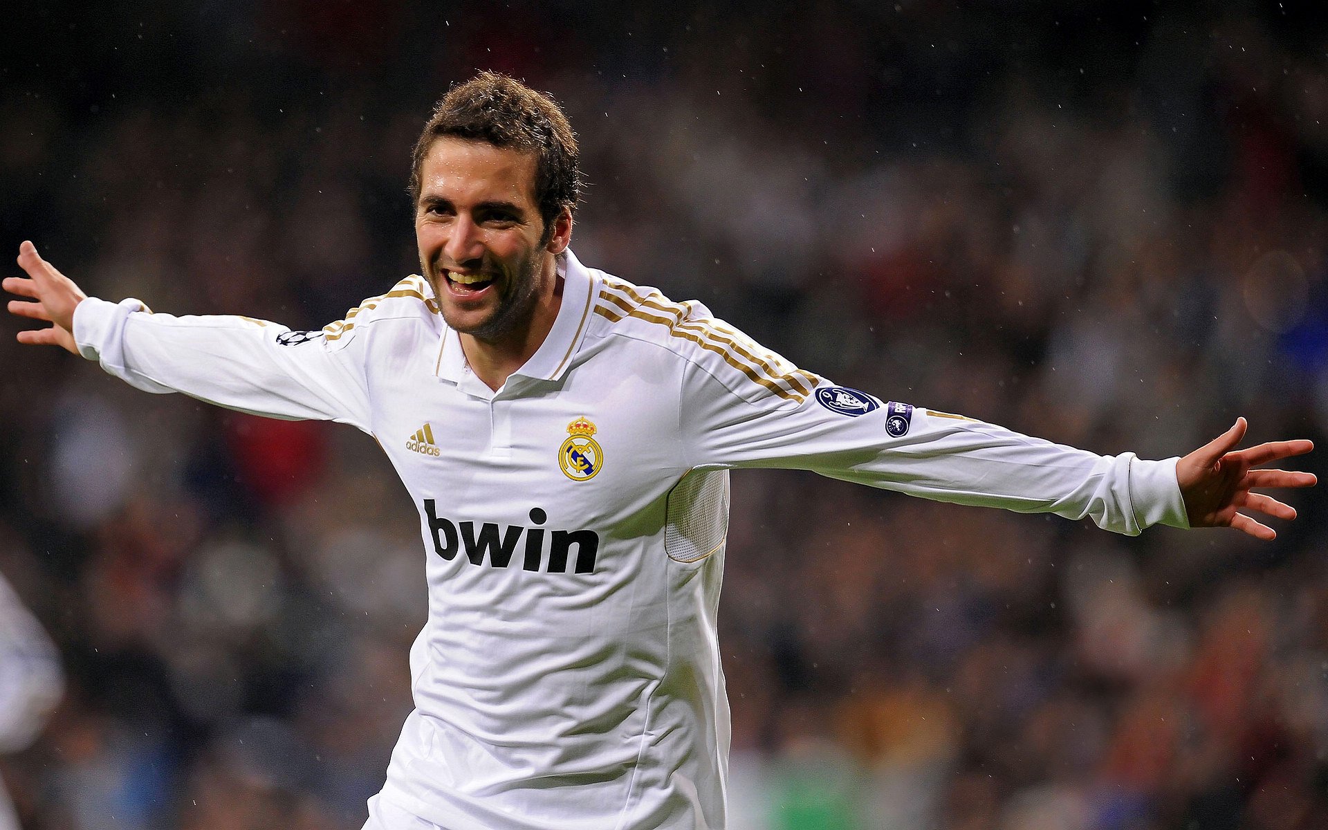 mk体育中国官网-中超是否推动球员参与赛后媒体公开环节，中超联赛允许球迷进场吗